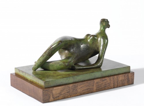 Henry Moore - Reclining nude: Crossed feet